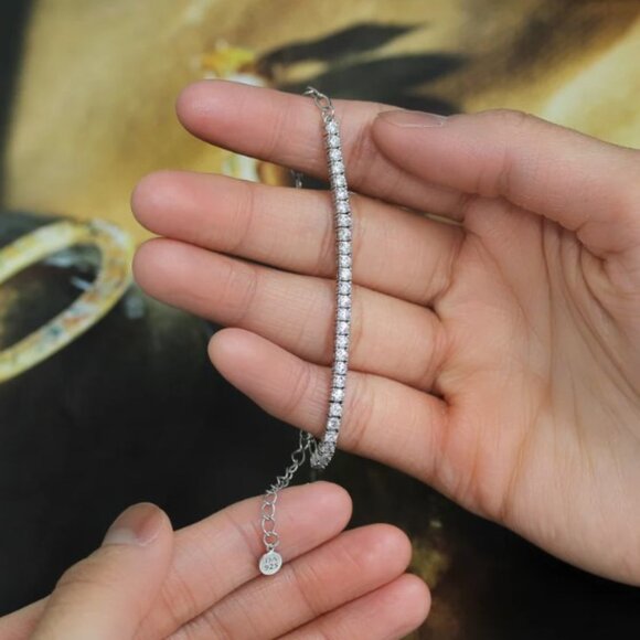 Fashion Round Moissanite Tennis Bracelet - LaneWoods Jewelry Held Close Tennis Bracelet | Adjustable Moissanite Tennis Bracelet in 925